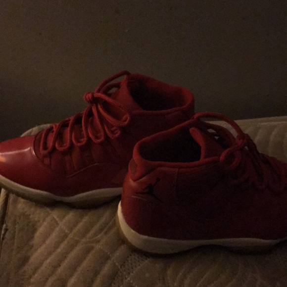 Imselling Jordan 11 in red in good condition - Picture 3 of 4